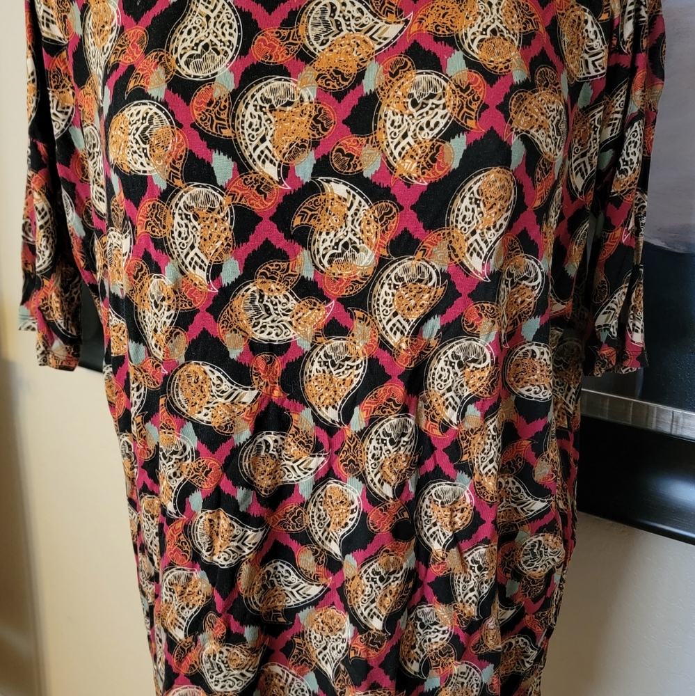 Lularoe Irma size SMALL fits like large, very stretchy